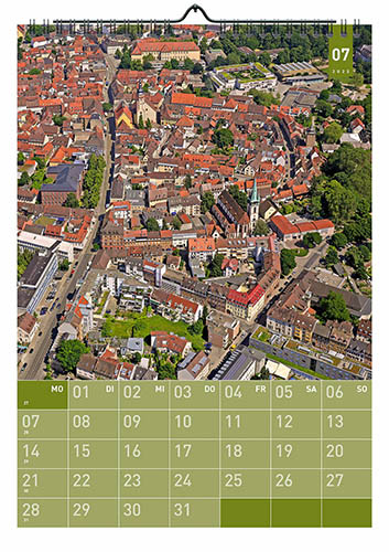 Kalender Karlsruhe 2024 Kalenderblatt Juli: Luftbild des Zentrums des Karlsruher Stadtteils Durlach